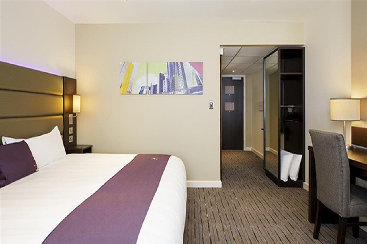 Premier Inn Watford Central 外观 照片