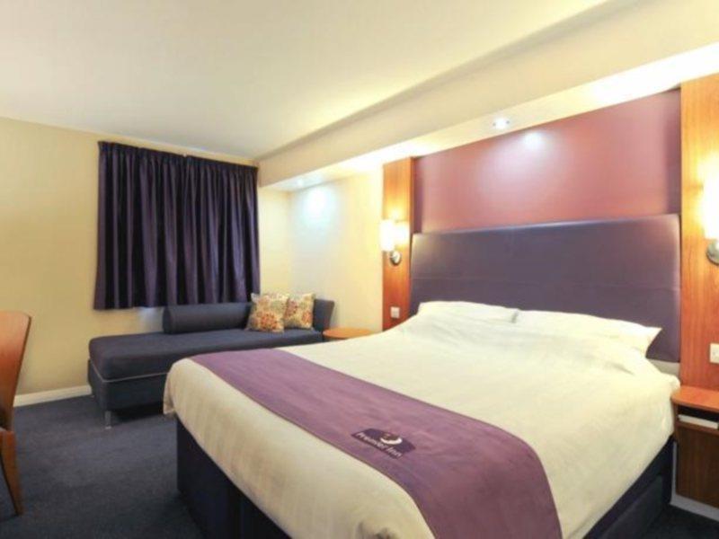 Premier Inn Watford Central 外观 照片