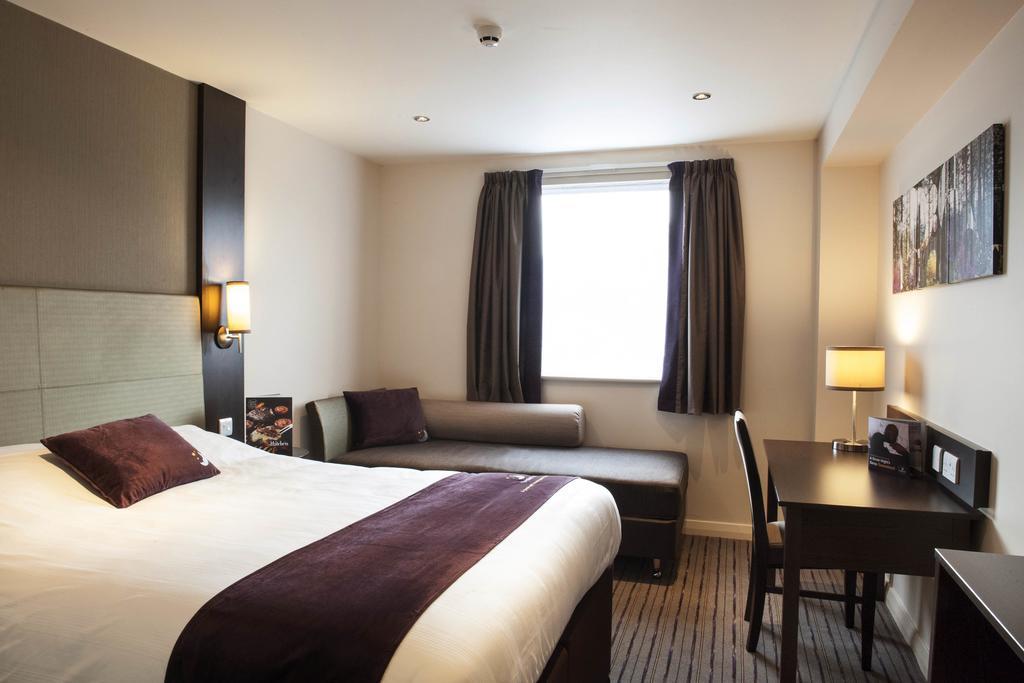 Premier Inn Watford Central 外观 照片
