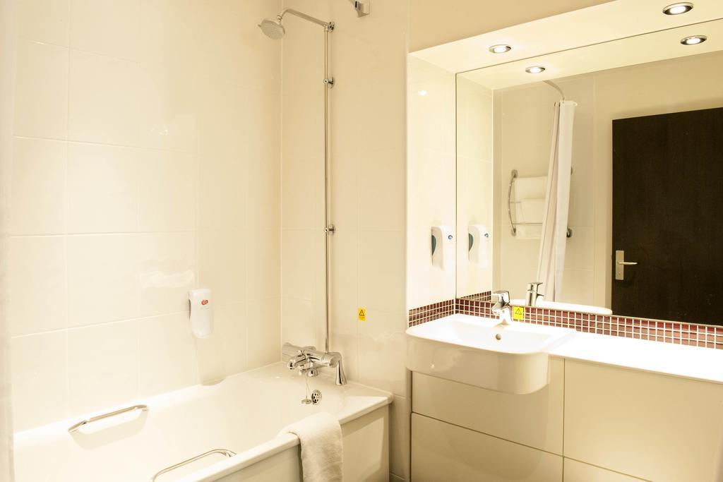 Premier Inn Watford Central 外观 照片